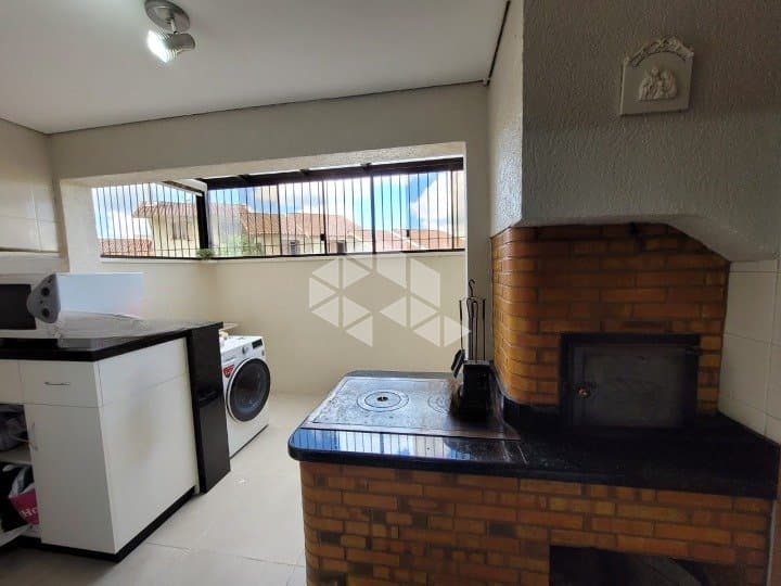 Apartamento com 02 dormitórios e 01 vaga de garagem no bairro Cristo Redentor em Caxias do Sul