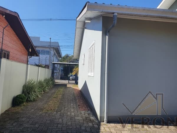 Venda de 3 casas em Caxias do Sul, bairro Interlagos