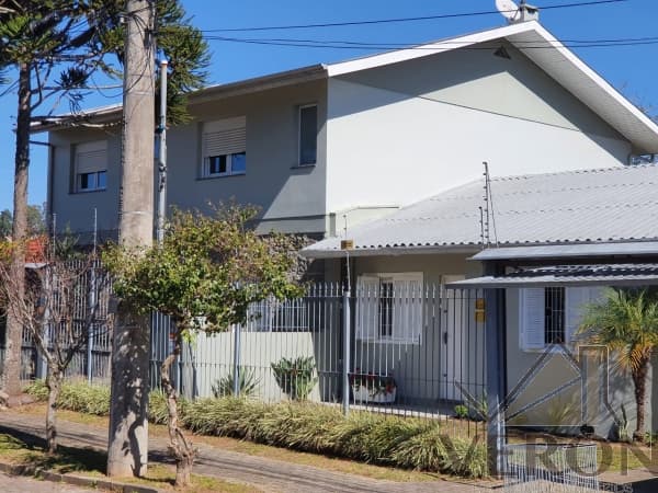 Venda de 3 casas em Caxias do Sul, bairro Interlagos