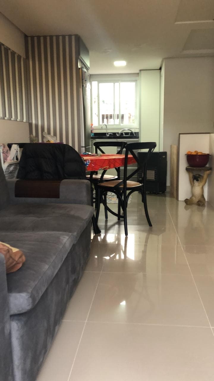 Venda de sobrado triplex semimobiliado em Caxias do Sul, bairro Bela Vista