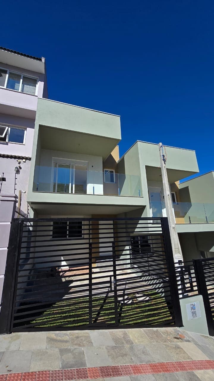 Venda de sobrado novo em Caxias do Sul, bairro Parque dos Vinhedos