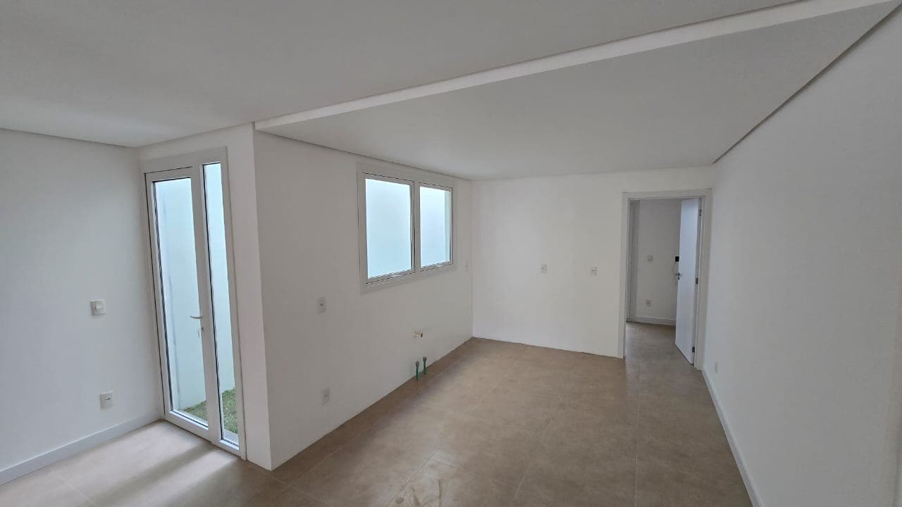 Venda de sobrado novo em Caxias do Sul, bairro Parque dos Vinhedos