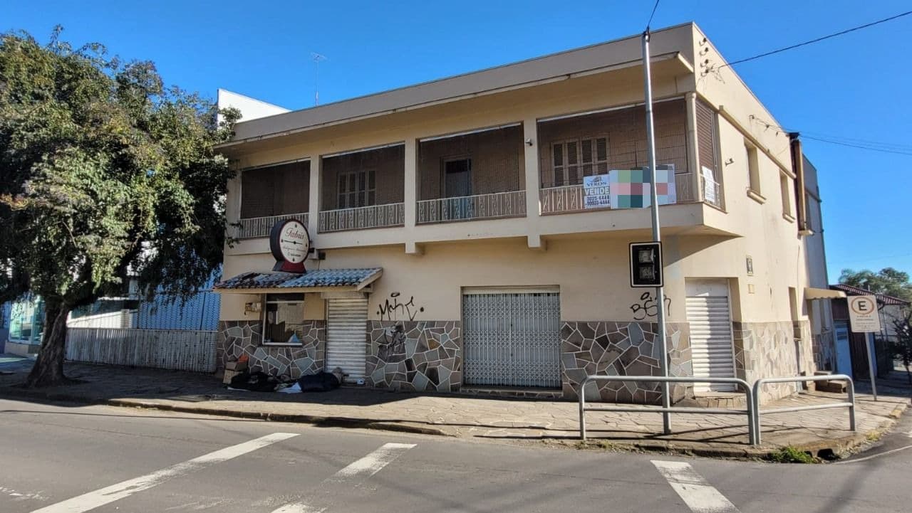 Casa com terreno a venda em Caxias do Sul, bairro Centro