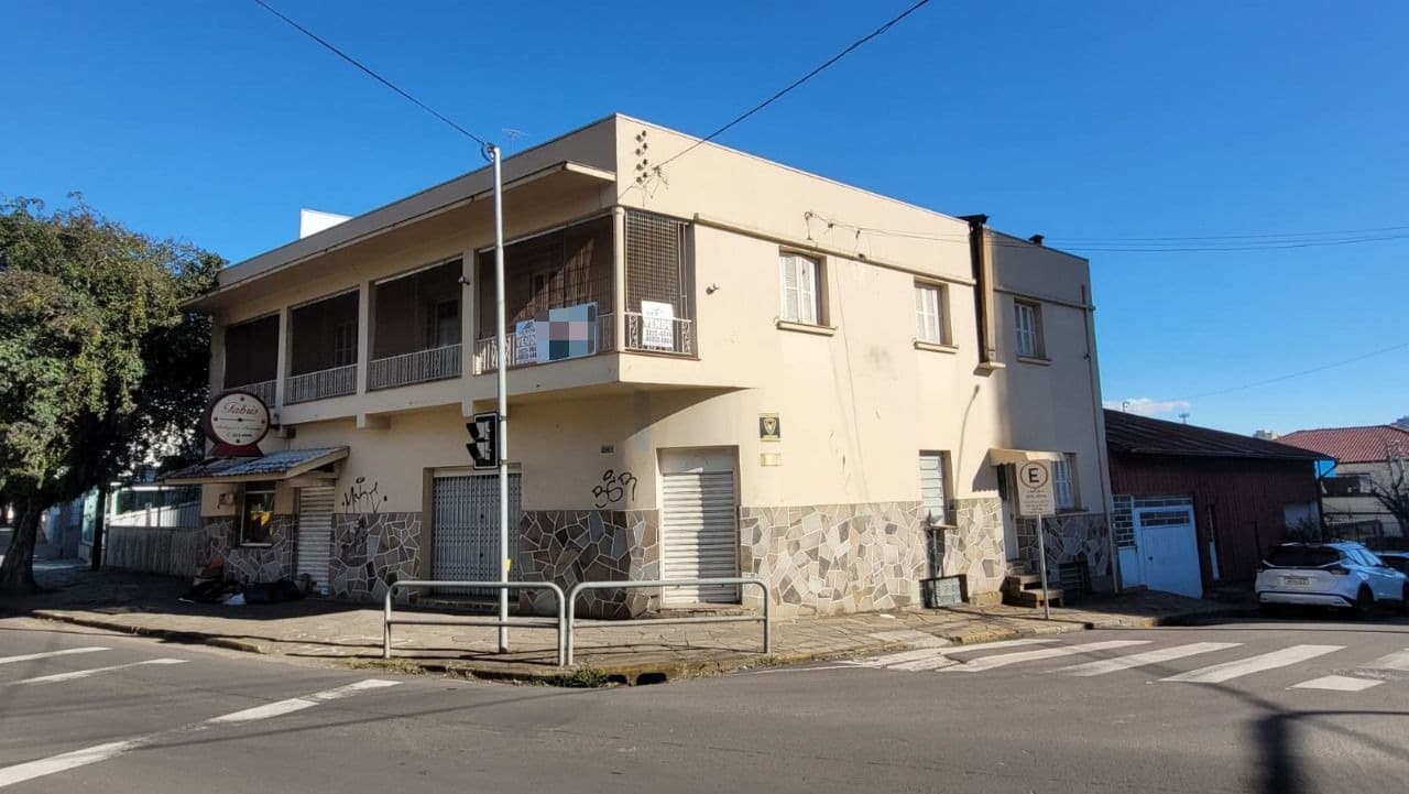 Casa com terreno a venda em Caxias do Sul, bairro Centro