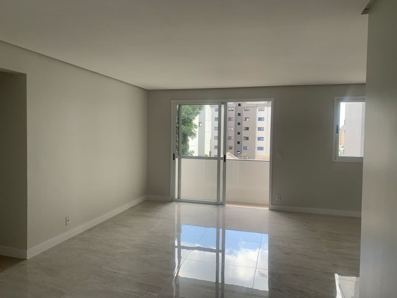 Apartamento a venda em Caxias do Sul, bairro Madureira