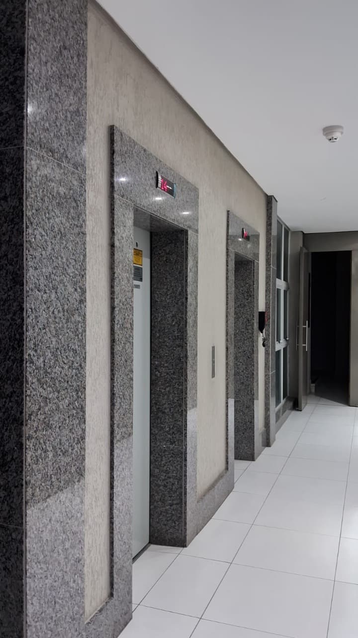 Sala comercial aérea a venda em Caxias do Sul, bairro Centro